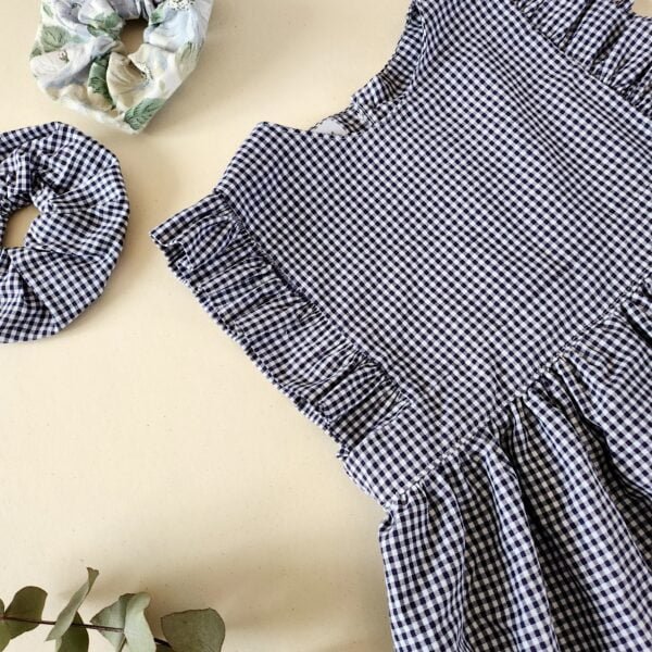 20240506_160311 Robe tablier Vichy Bleu 3 à 4 ans