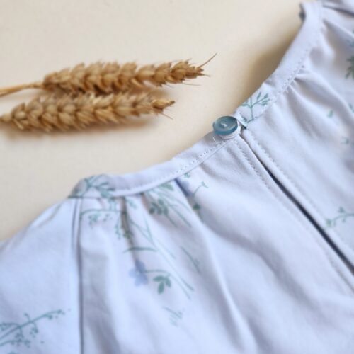 Blouse filles bleu et blanc motif fleurs