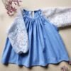 Blouse fille coton bleu ciel et dentelle seconde main